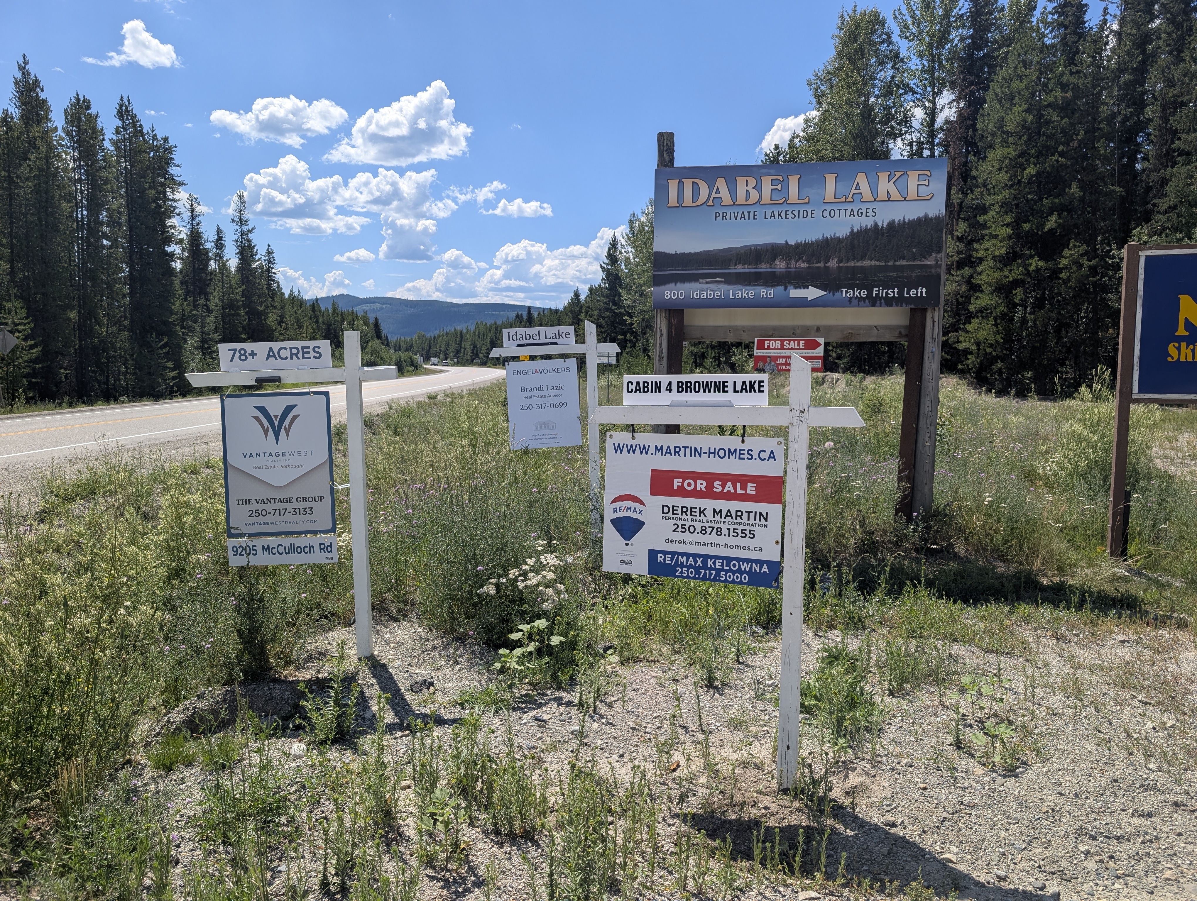 Professional realtor sign installation in Oxford County